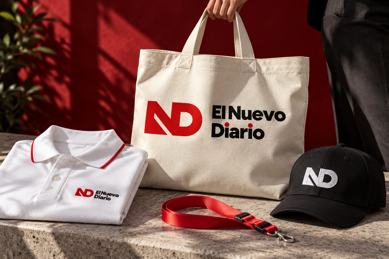 Mockup conceptual de indumentaria y objetos con la identidad de El Nuevo Diario